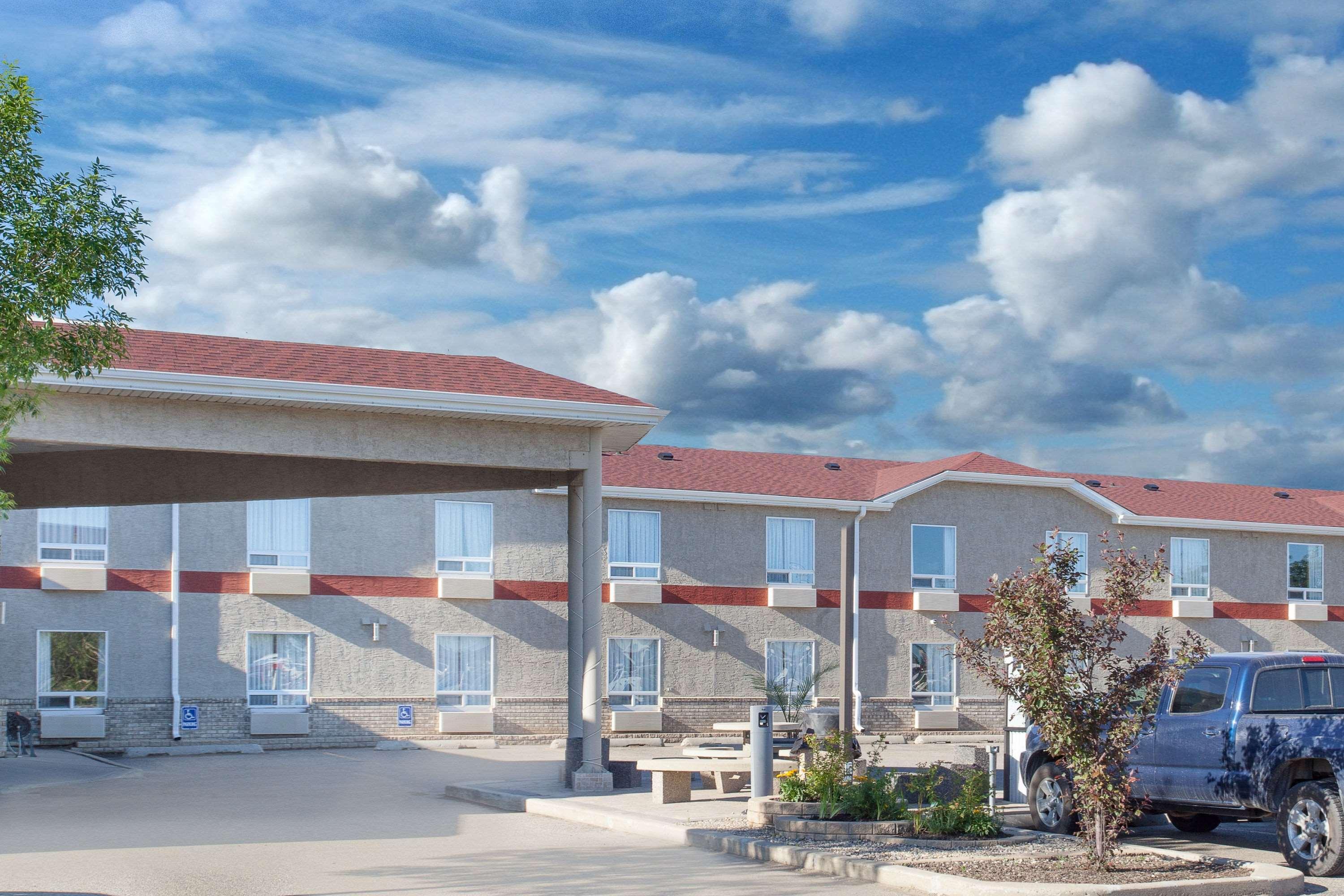 Super 8 By Wyndham Brandon Mb Motel Kültér fotó