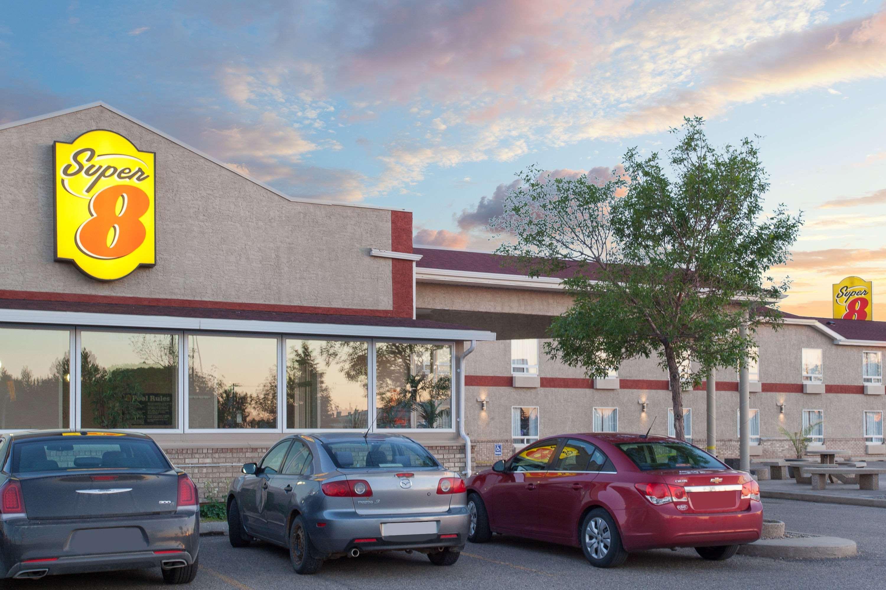 Super 8 By Wyndham Brandon Mb Motel Kültér fotó